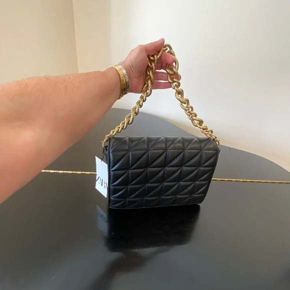 NWT Zara bloggers fav black faux leather quilted chunky chain strap shoulder bag